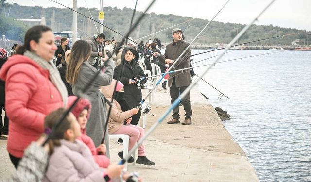 Bornovalı çocuklar balıkçılıkla tanıştı: Dikili’de unutulmaz bir gün