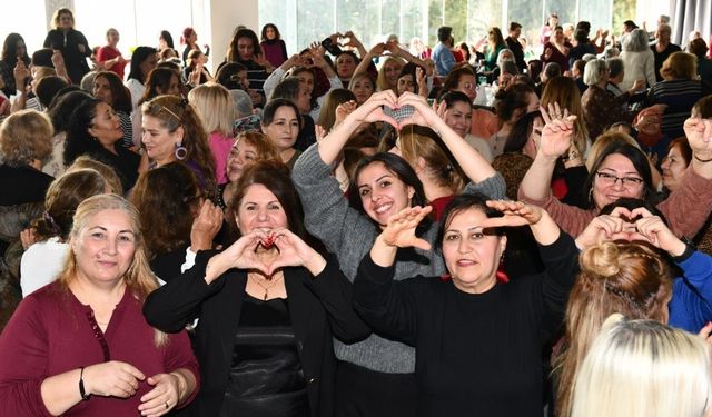 Çiğli’de samimiyet dolu etkinlik: Kadınlar birlikte gülümsedi