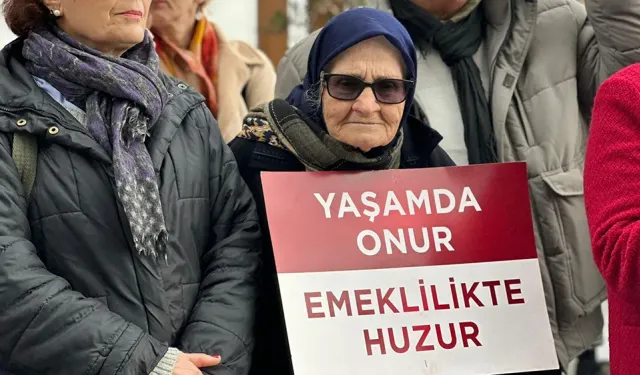 Emeklinin çığlığı Karşıyaka Çarşısı'nda: Sürünüyoruz işte, yaşıyoruz mu?