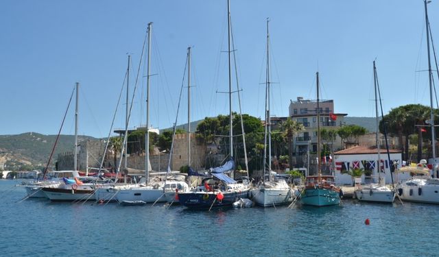 İzmir'de deniz turizminde önemli anlaşma: Foça Fok Marina İZDENİZ’le markalaşacak