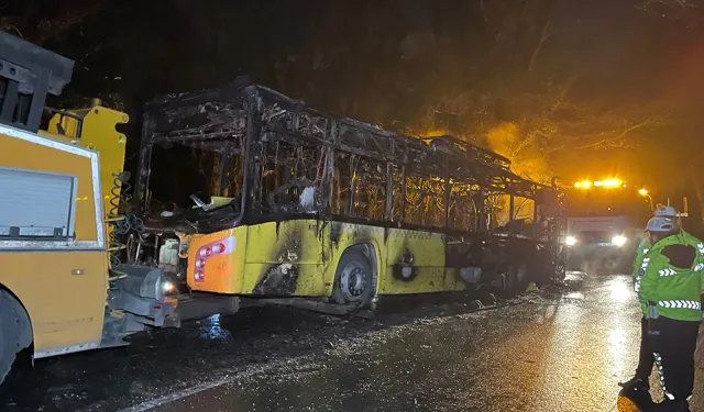 İstanbul'da faciadan dönüldü: İETT otobüsü alev alev yandı