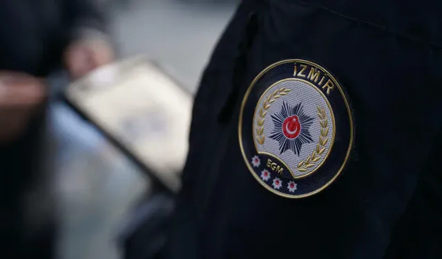 İzmir'de FETÖ operasyonu: 9 polis gözaltında!