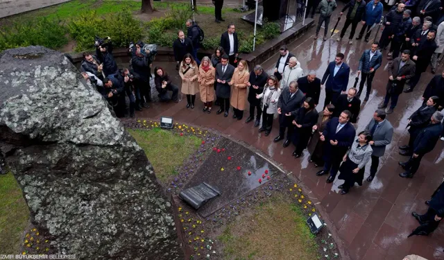 İzmir'de Zübeyde Hanım’a sevgi seli: Minnetimiz hiçbir zaman bitmeyecek