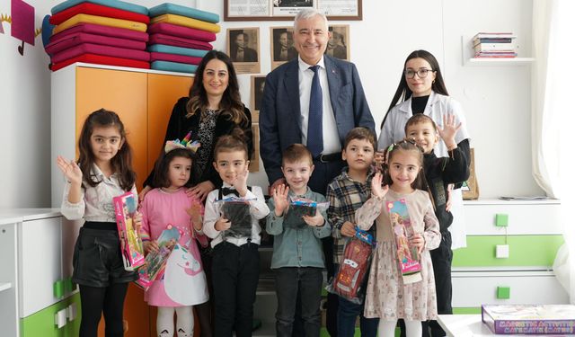 Kemalpaşalı miniklerin karne heyecanı: Belediye kreşlerinde ilk dönem sona erdi