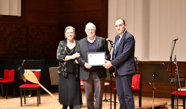 İzmir Kent Konseyi’nden anlamlı gece: Kente değer katanlar onurlandırıldı