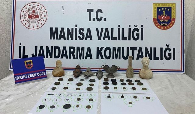 Manisa'da kaçakçılık operasyonu: 54 tarihi eser ele geçirildi