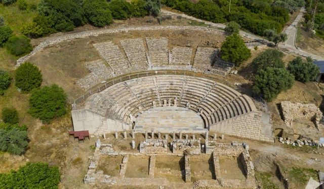 İzmir’in gizli hazinesi: Metropolis Antik Kenti nerededir? Nasıl gidilir?