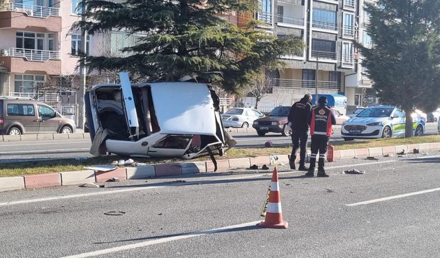 Kütahya'da trafik kazası: Otomobil takla attı