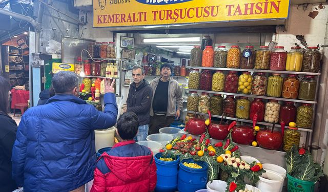 Kemeraltı'nın efsane turşucusu: İzmirli olup da bilmeyen yoktur