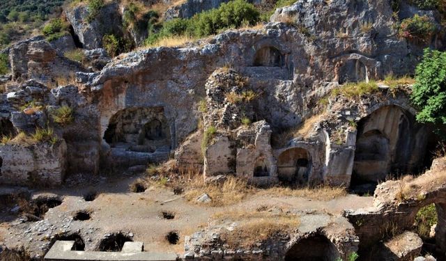 İzmir'in gizemli mirası Yedi Uyuyanlar Mağarası nerededir? Nasıl gidilir?