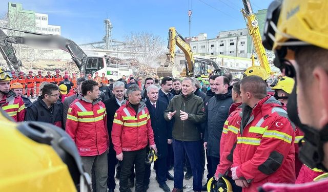 Bakan Yerlikaya Konya'daki çöken binadan açıklama yaptı: 3 can kurtarıldı