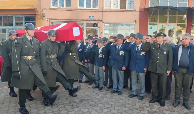 Kıbrıs Gazisi Çakmak, İzmir'de son yolculuğuna uğurlandı