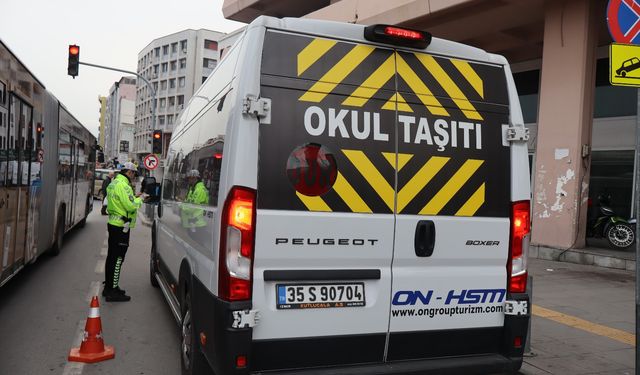 İzmir'de okul servislerine denetim: 38 araç trafikten men edildi