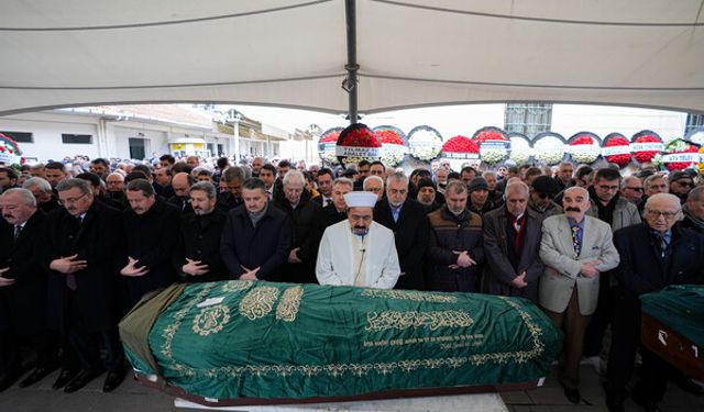 Bakan Işıkhan'ın ablası Seyhan Güneş, İzmir'de toprağa verildi