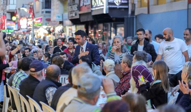 Bayraklı’da Ramazan coşkusu: 4 bin kişiye iftar ve geleneksel gösteriler