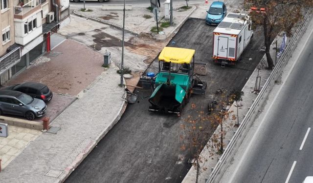 Bayraklı'da yol yenileme seferberliği: 5 mahalle daha yeni yola kavuştu