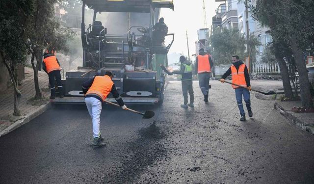 Bornova’da kışa rağmen asfalt çalışmaları sürüyor: Üç mahalleye yol ve kaldırım düzenlemesi