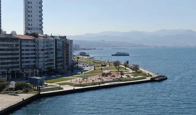 Bu yıl da yüzümüz gülmedi: Türkiye'ye kar, İzmir'e güneş!