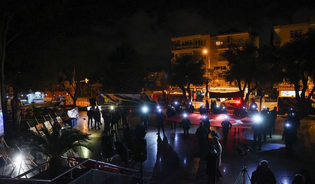 Buca'da büyük acıyı anma töreni: 04:17'de zaman durdu