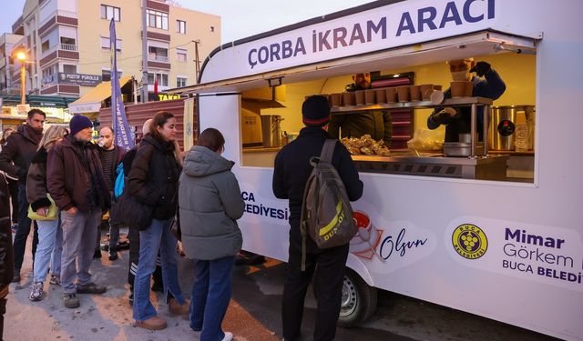 Buca'da vatandaş memnun: Soğuk kış günlerinde içleri ısıtan ikram