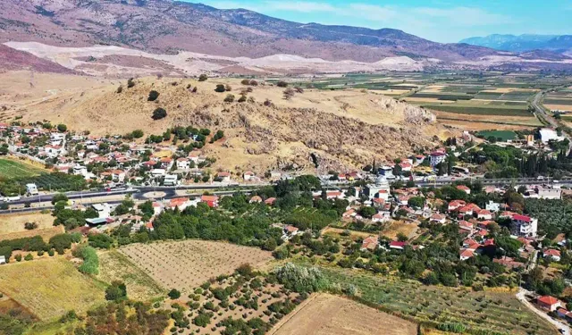 İzmir'de antik kenti olan köy: Buruncuk, tarih ve doğa tutkunlarının akınına uğruyor