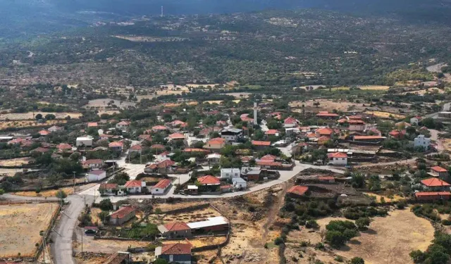 İzmir'de kalesi ve tarihi ağaçları ile ünlü bir köy: Çaltı