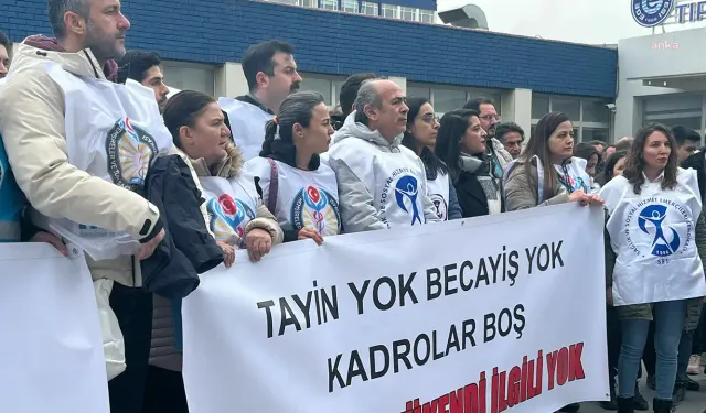 Ege Üniversitesi Hastanesi çalışanları iş bıraktı: Emeğimizle oynayamazsınız