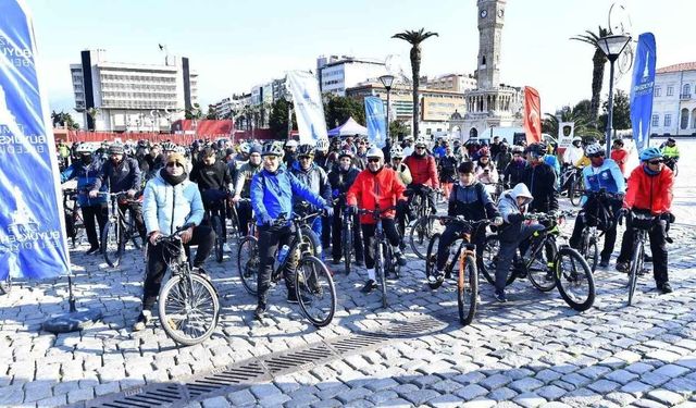 İzmir’de bisikletli pazarlar büyük ilgi görüyor: Konak’tan İnciraltı’na pedal çevrildi