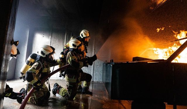 İzmir İtfaiyesi’nden rekor eğitim: Binlerce kişiye afet bilinci kazandırıldı