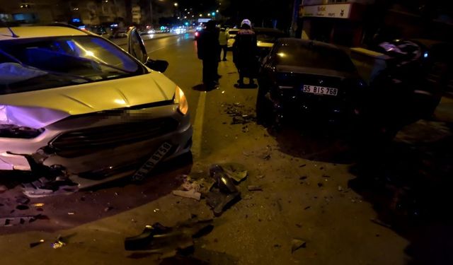 İzmir’de akılalmaz kaza: Babasının resmi aracıyla 5 lüks otomobile çarptı