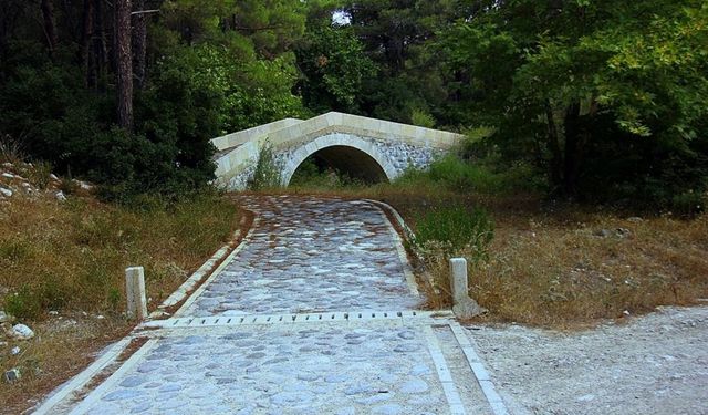 İzmir’de doğa ve tarihin birleşimi: Yakaköy Küçük Köprü