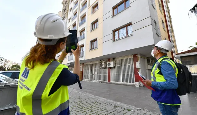 İzmir'de kentsel dönüşüm için önemli adım: Bayraklı ve Bornova'da 100 bine yakın bina mercek altında