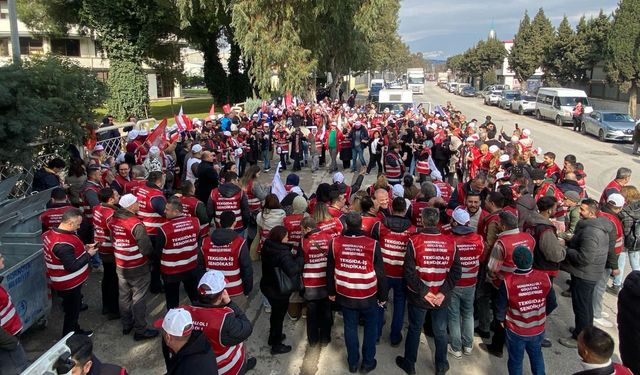 İzmir’de Sünel işçileri greve çıktı: Dilenmiyoruz, direniyoruz!