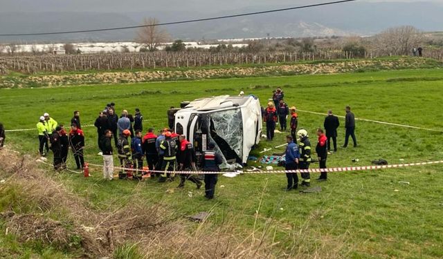 İzmir'den Denizli'ye giden halter kafilesi kaza yaptı: 2 kişi hayatını kaybetti