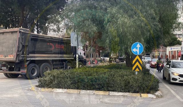 İzmirliler dikkat, İZSU kanal çalışması başladı: Burada trafik tek şeride düşürüldü