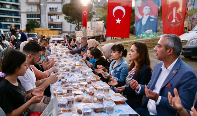 Karşıyaka’da Ramazan bereketi: İlk iftar sofrası 3 Mart’ta Cumhuriyet Mahallesi’nde kurulacak