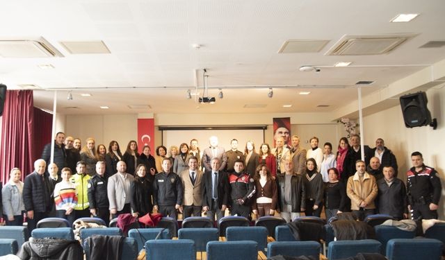 Karşıyaka Kaymakamı Demir, muhtarlarla toplantıda: İlçe sorunlarını gündeme getirildi!