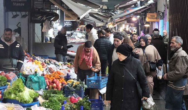 İzmir’de Ramazan bereketi: Kemeraltı Çarşısı dolup taştı!