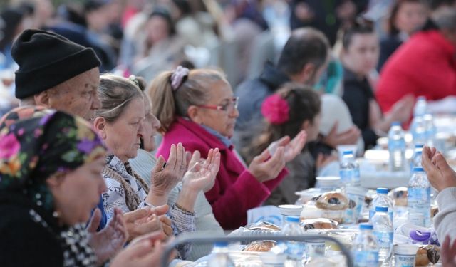 Ramazan'da Konak'ta Dayanışma Var: Yardım kolileri dağıtılacak