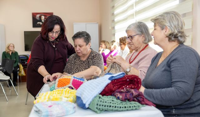 Konak'ta iyilik hareketi: El emeği örgüler çocukların ve ihtiyaç sahiplerinin içini ısıtacak