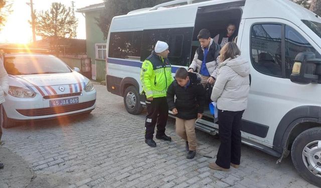 Manisa’da okul servislerine denetim: 9 araç trafikten men edildi!