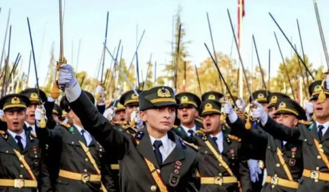 İhraç edilen teğmenlerin avukatı: Bu uygulama fişleme gayretidir!