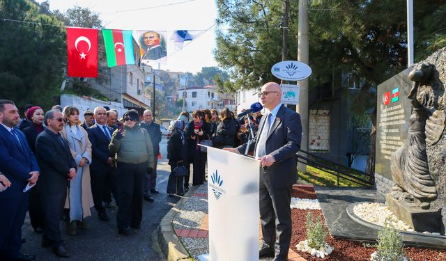 İzmir'de anlamlı tören: Hocalı Katliamı 33'üncü yılında anıldı