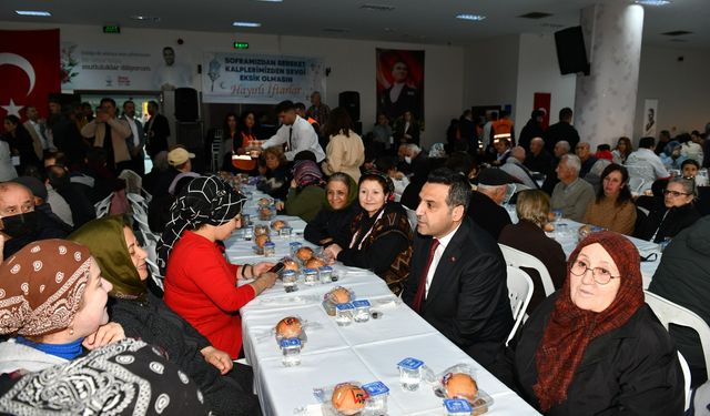 Çiğli'de Ramazan bereketi: Vatandaşlar iftar sofralarında buluşuyor