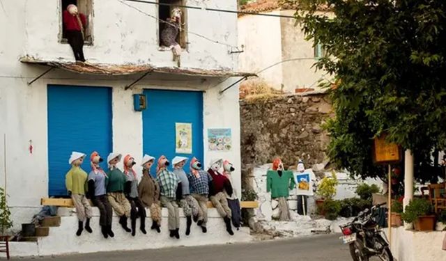 İzmir’in bu köyünde korkuluklar hayat buluyor: Yaratıcı ve renkli festivale geri sayım başladı