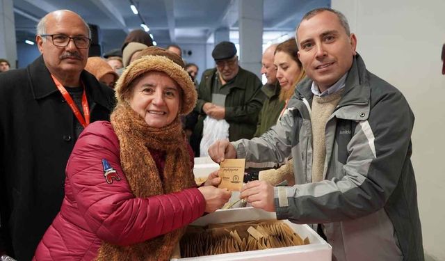 Bornova Belediyesi'nden sürdürülebilir tarım adımı: Kompost gübre eğitimi ve atalık tohum dağıtımı