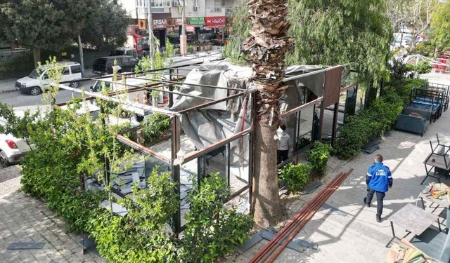 İzmir Büyükşehir harekete geçti: Kamusal alan işgaline son