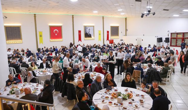 Buca'da Ramazan bereketi: Gaziler ve şehit aileleri iftar sofrasında buluştu