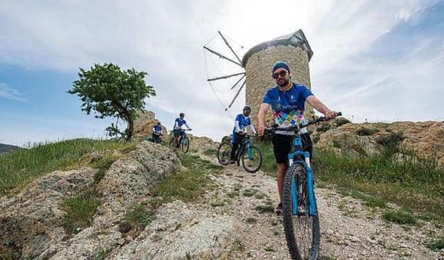 İzmir’de pedal çevirmenin tam zamanı: Bu rota herkesi şaşırtacak