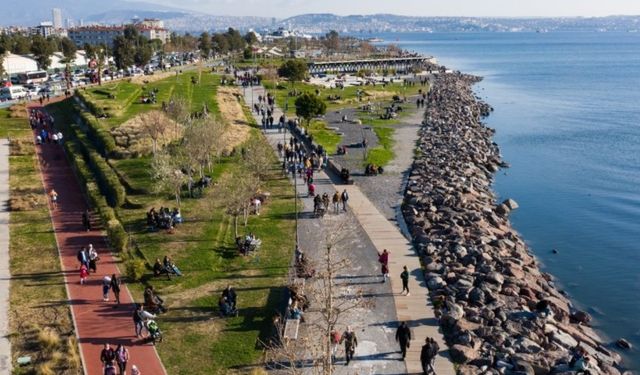 İzmir’de güneşli hava keyfi: Sahiller ve parklar canlandı